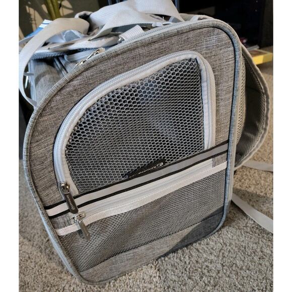 Monterey Series Convertible Horizontal Backpack Pet Carrier Large (Gray) - Picture 9 of 16